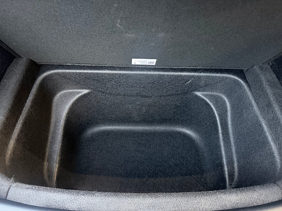 Tesla Model Y 10 of 30