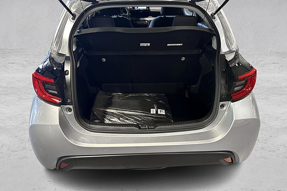 Toyota Yaris 18 of 30