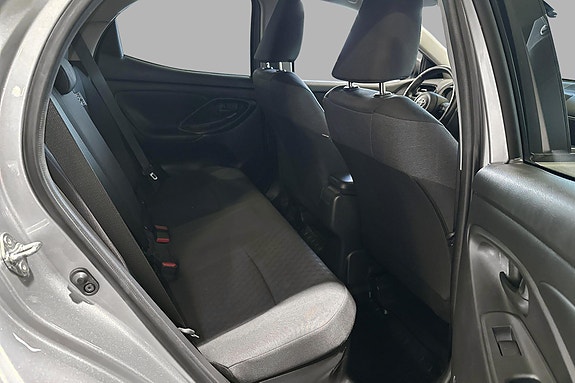Toyota Yaris 17 of 30
