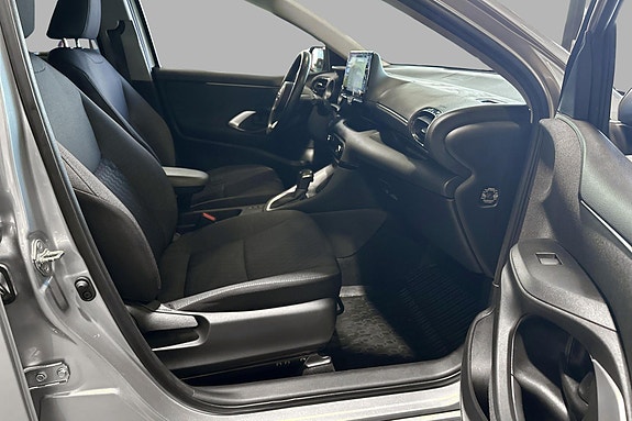 Toyota Yaris 15 of 30