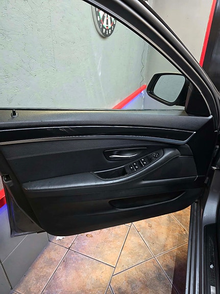BMW 520d 14 of 17