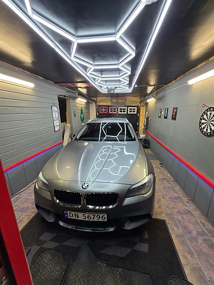 BMW 520d 2 of 17