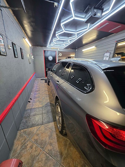BMW 520d 3 of 17