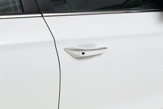 Hyundai IONIQ 10 of 30