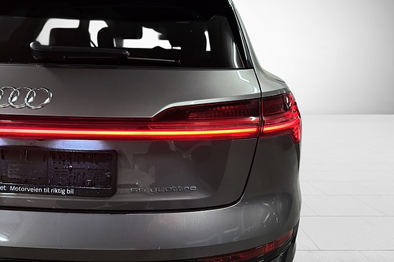 Audi e-tron 14 of 30