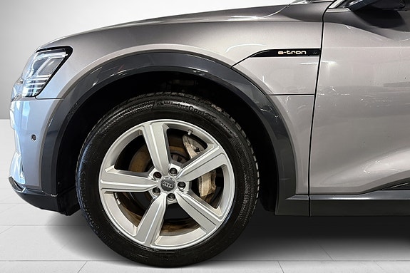 Audi e-tron 11 of 30
