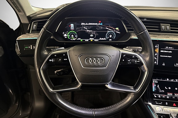 Audi e-tron 29 of 30