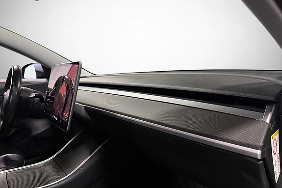 Tesla Model 3 20 of 23