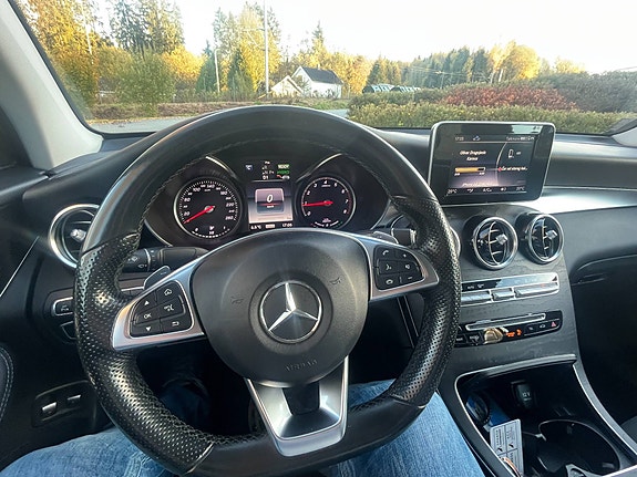 Mercedes-Benz GLC 350 e 17 of 17