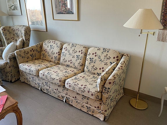 Velbrukt sofa og lenestol gis bort
