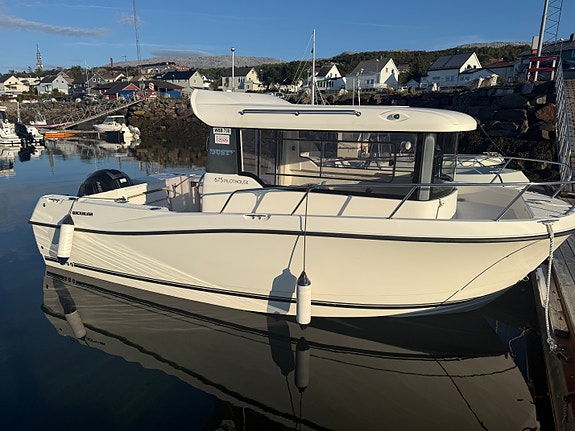 QuickSilver 675 Pilothouse 3 of 10
