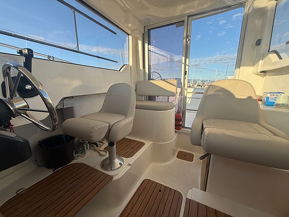 QuickSilver 675 Pilothouse 7 of 10
