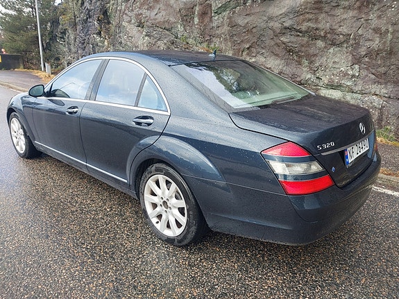 Mercedes-Benz S320 16 of 17