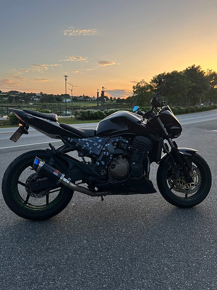 Kawasaki Z750 4 of 10
