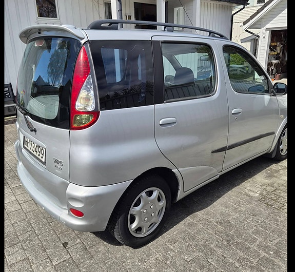 Toyota Yaris Verso 2 of 11
