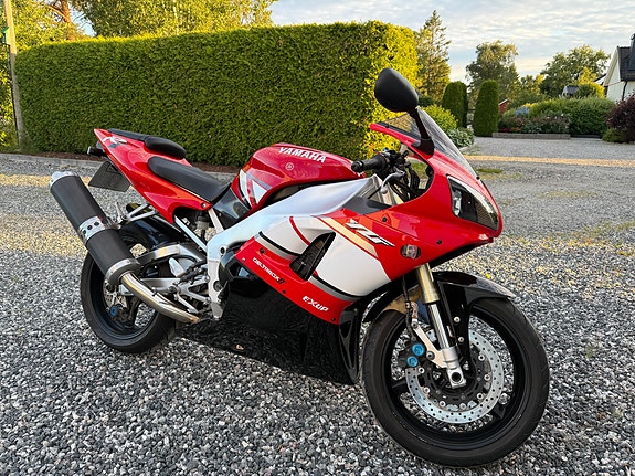 Yamaha YZF R1 11 of 11