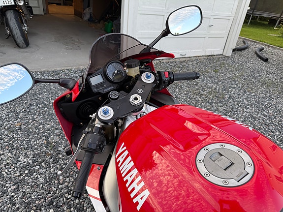 Yamaha YZF R1 7 of 11