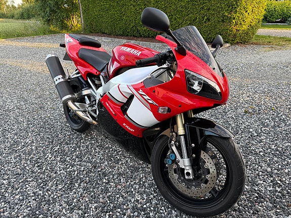Yamaha YZF R1 6 of 11