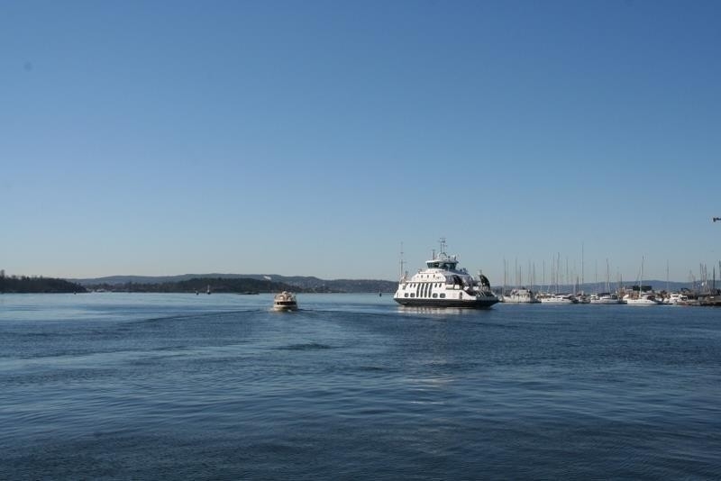 Ta morgenkaffen på fjorden - på vei til jobb.