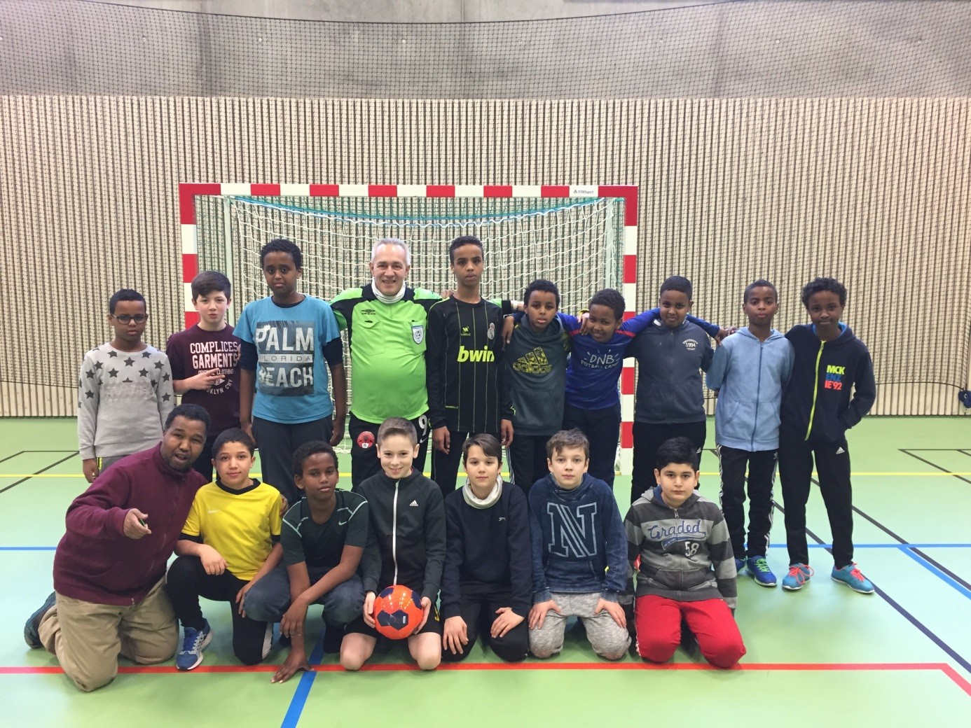 Fotballmoro i nye Vahl Flerbrukshall