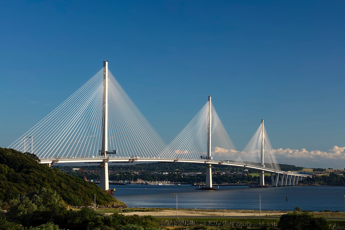 Den nye Queensferry Crossing-broen mellom Edinburgh og Fife er 2,7 kilometer med ingeniørkunst i verdensklasse. 