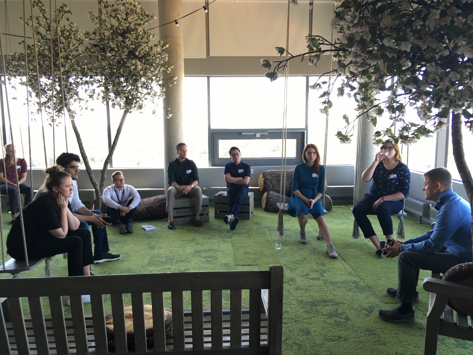 Årets DareTrainees besøkte kontoret vårt i Estland tidligere i år. Ikke verst med en innendørs skog :-)