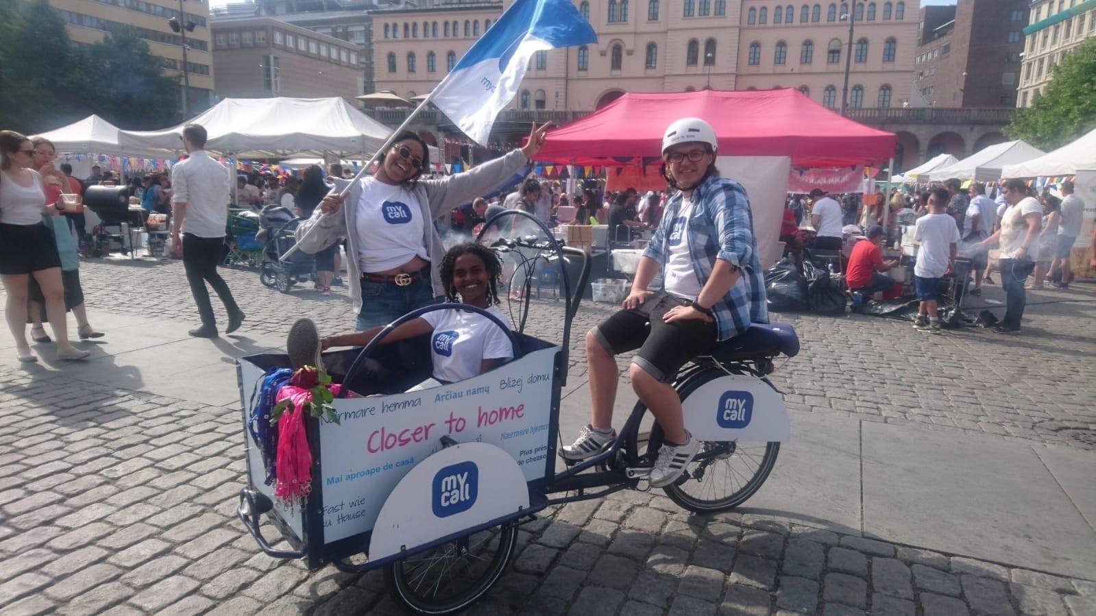 Noen fra MyCall-gjengen er ute for å treffe og prate med kunder!