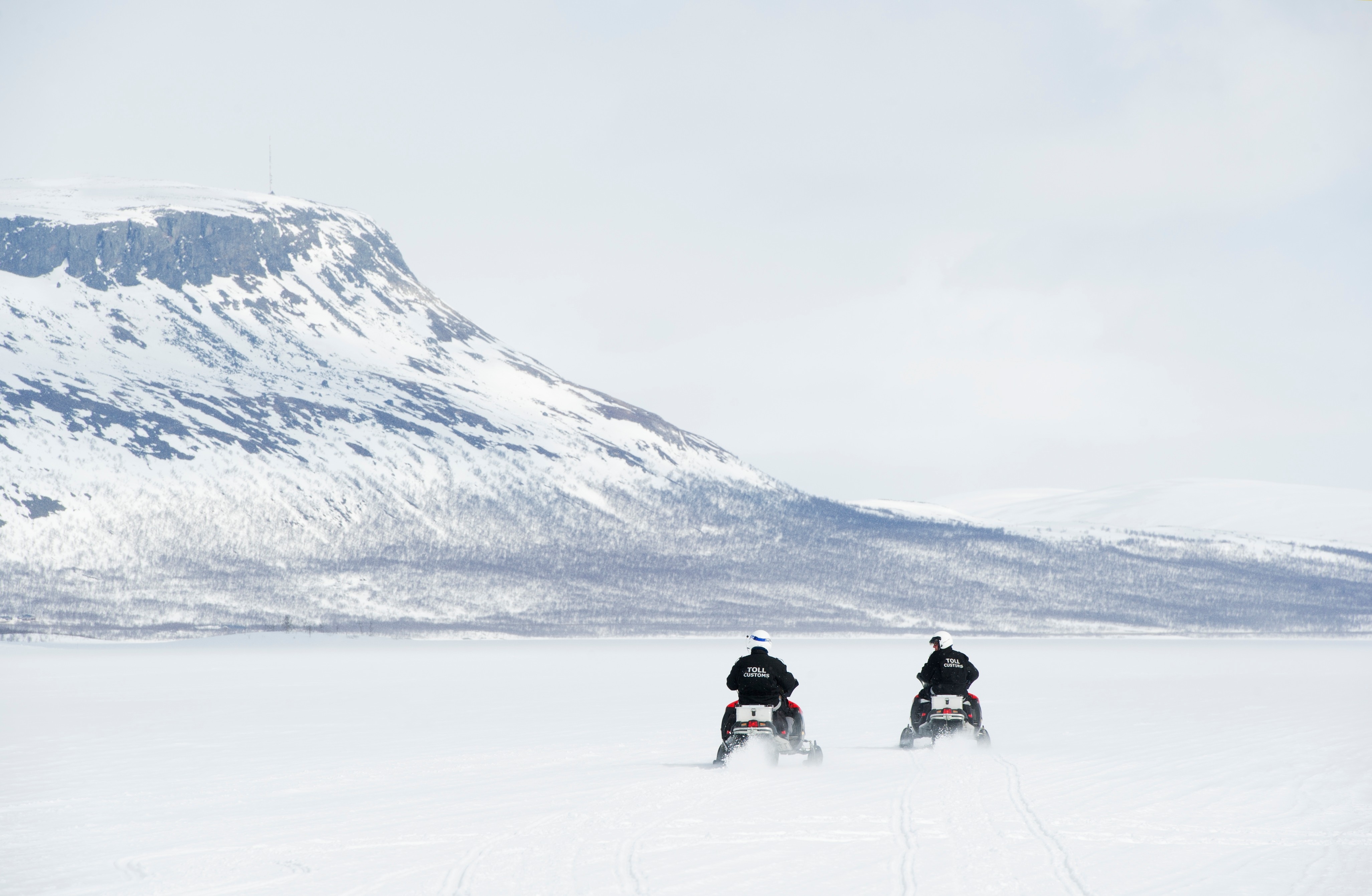 Vårt oppdrag strekker seg langs en langstrakt grense. Fra nord til sør jobber vi for trygghet og åpenhet.