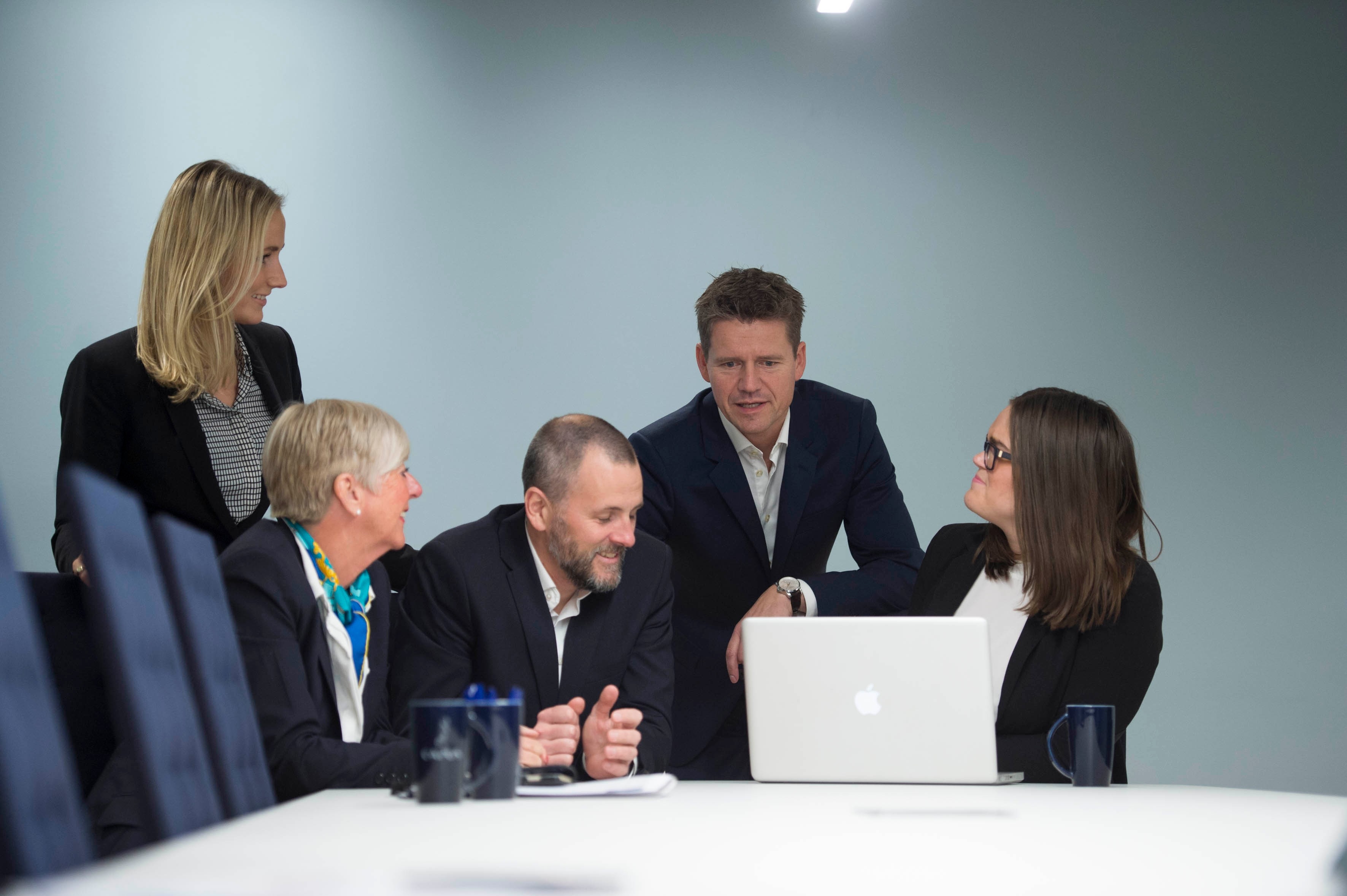 I møte med oss vil du alltid oppleve profesjonalitet og åpenhet. Vi utvikler oss kontinuerlig for å utfordre oss selv, bransjen og våre relasjoner.