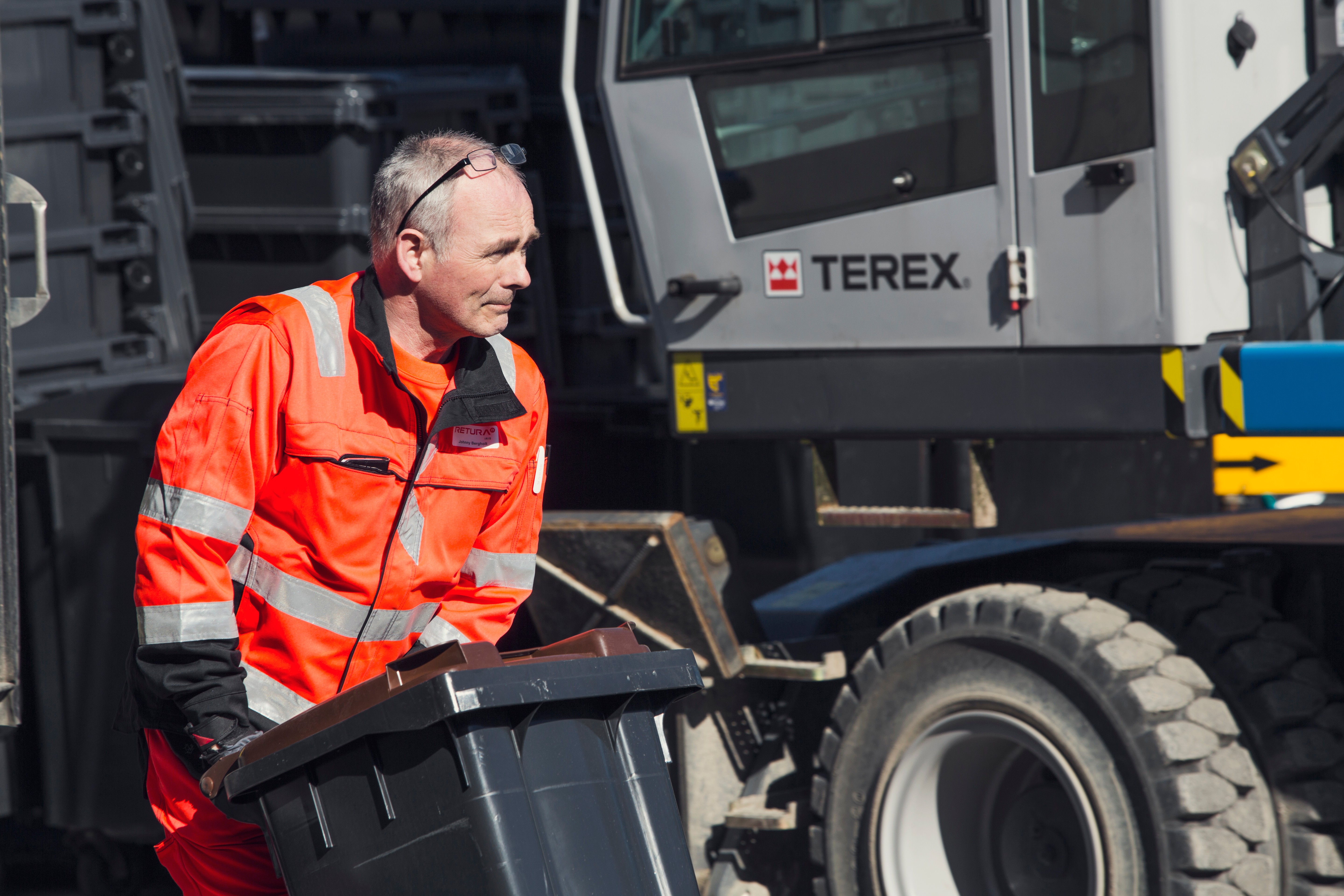 Våre sjåfører transporterer avfall fra hele Salten inn til Vikan Avfallsmottak, der det blir viderebehandlet og klartgjort for gjenvinning. 