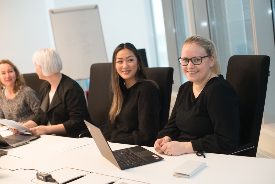 Vi er statens fagorgan for styring, organisering og ledelse i staten. 