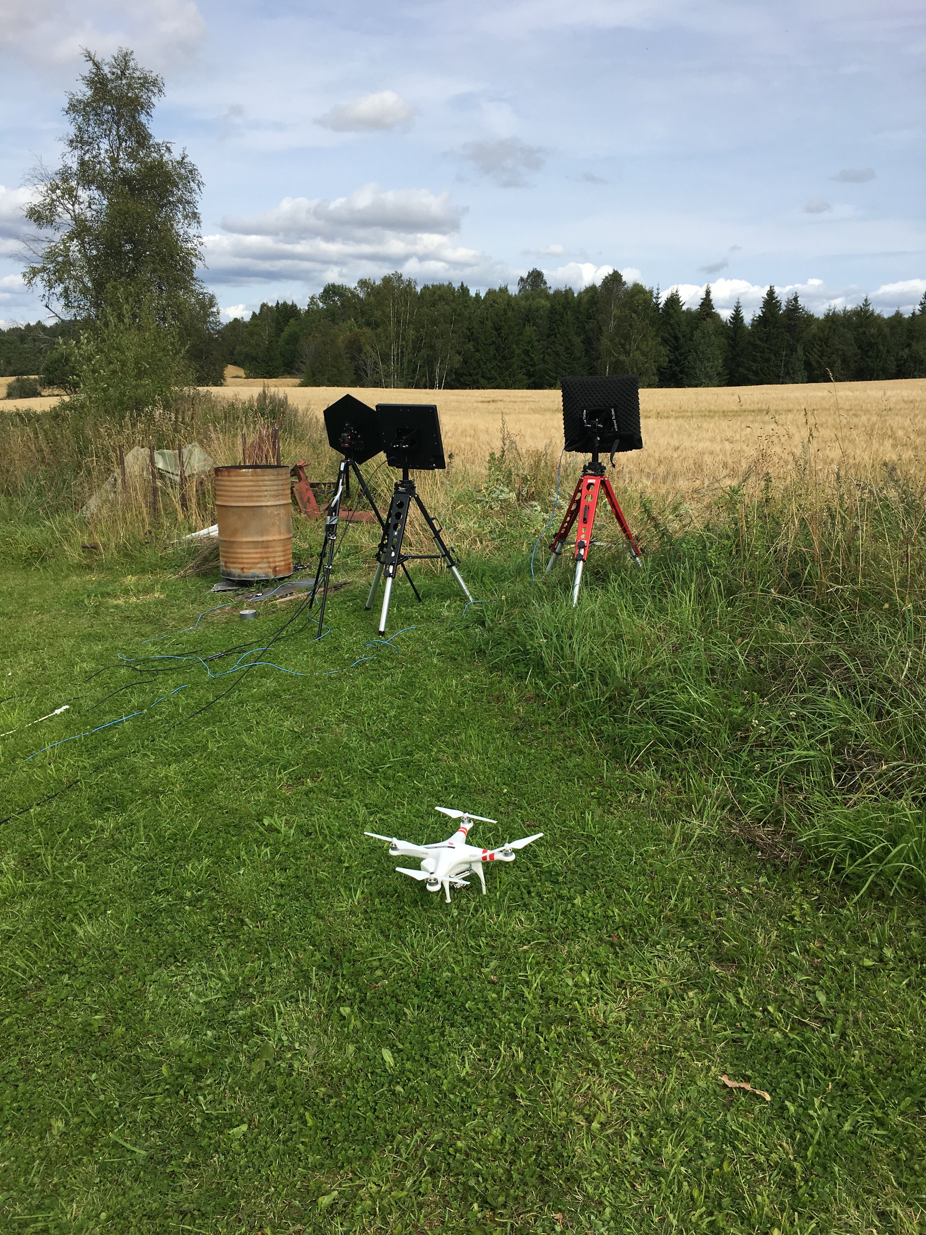 Felttest for dronedeteksjon med noen forskjellige mikrofonarrayer