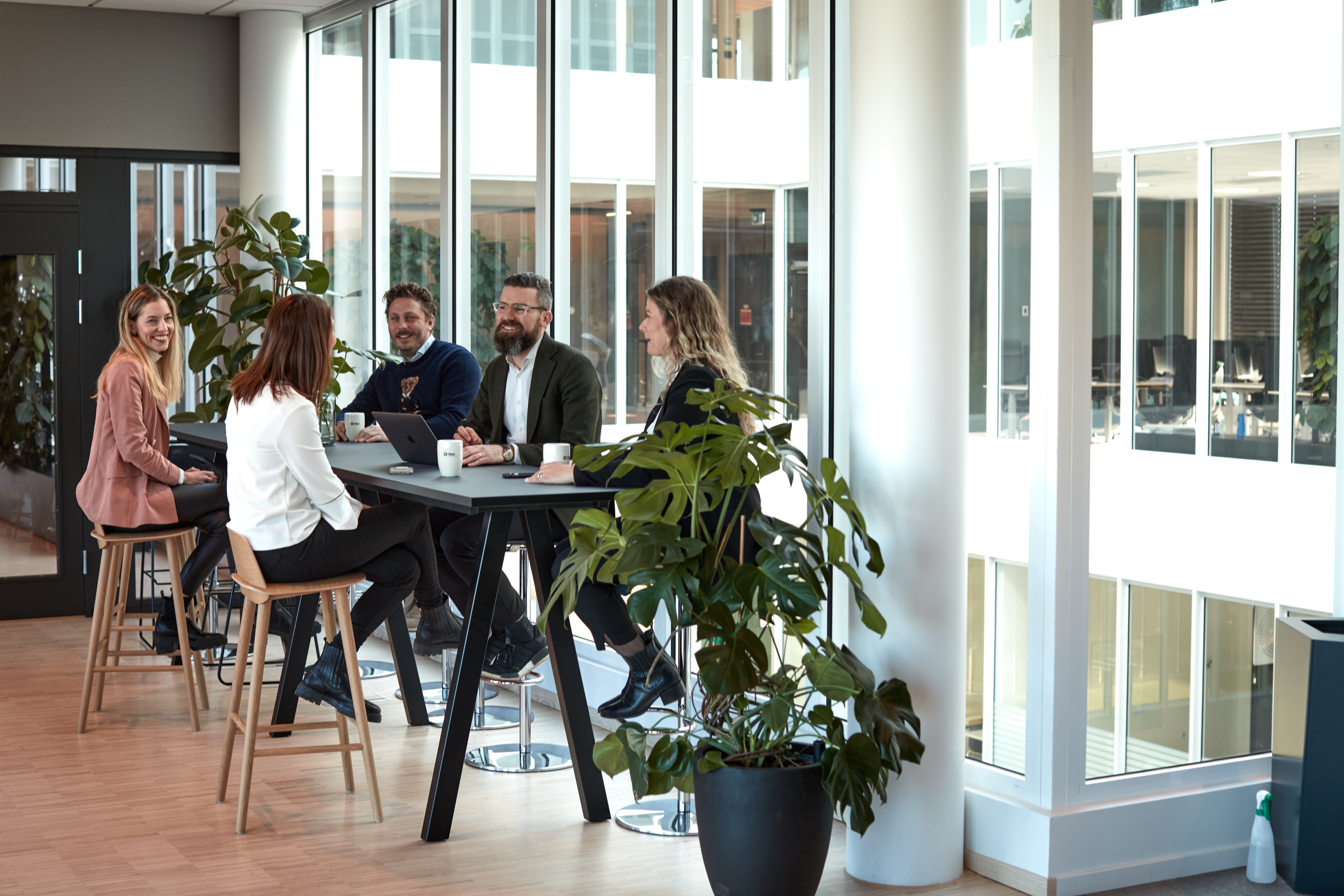 Vi holder til i flotte, lyse lokaler i 9. etasje i Kristian Augusts gate 15.