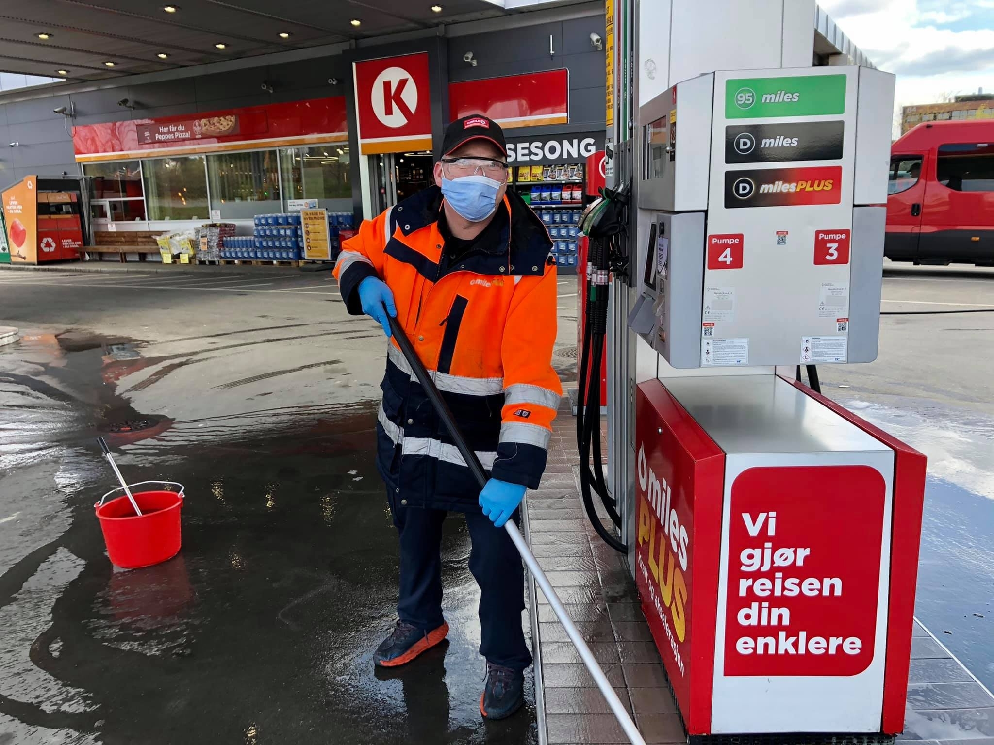 Uteområdet må også ryddes og vaskes