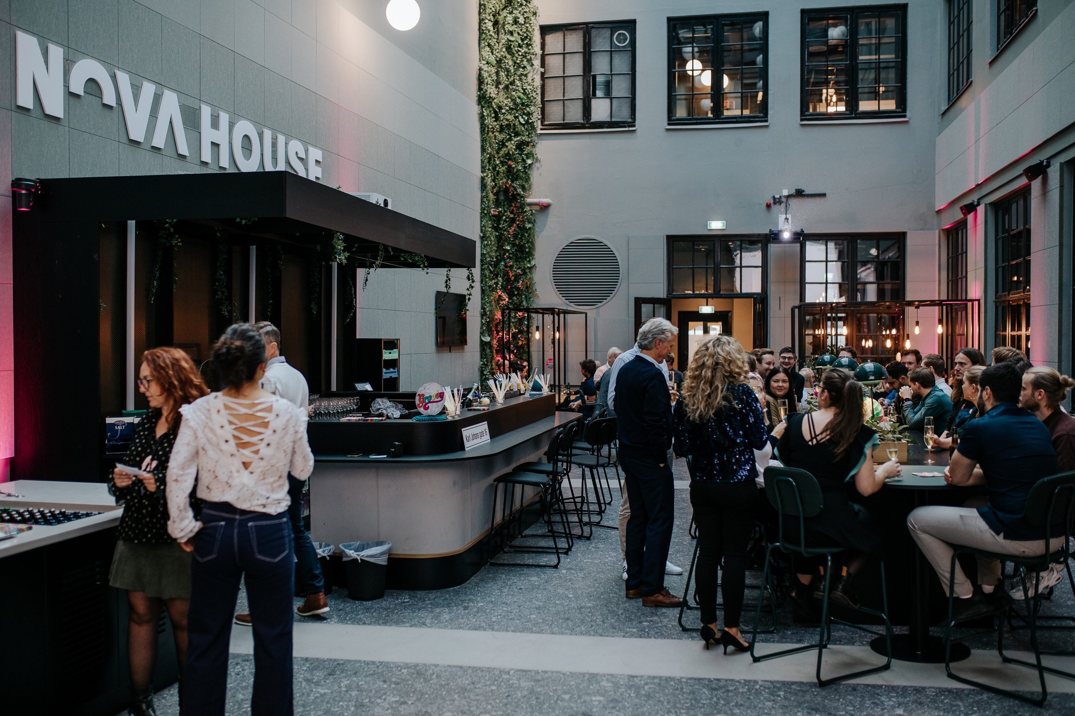 Samling i bistroen vår
