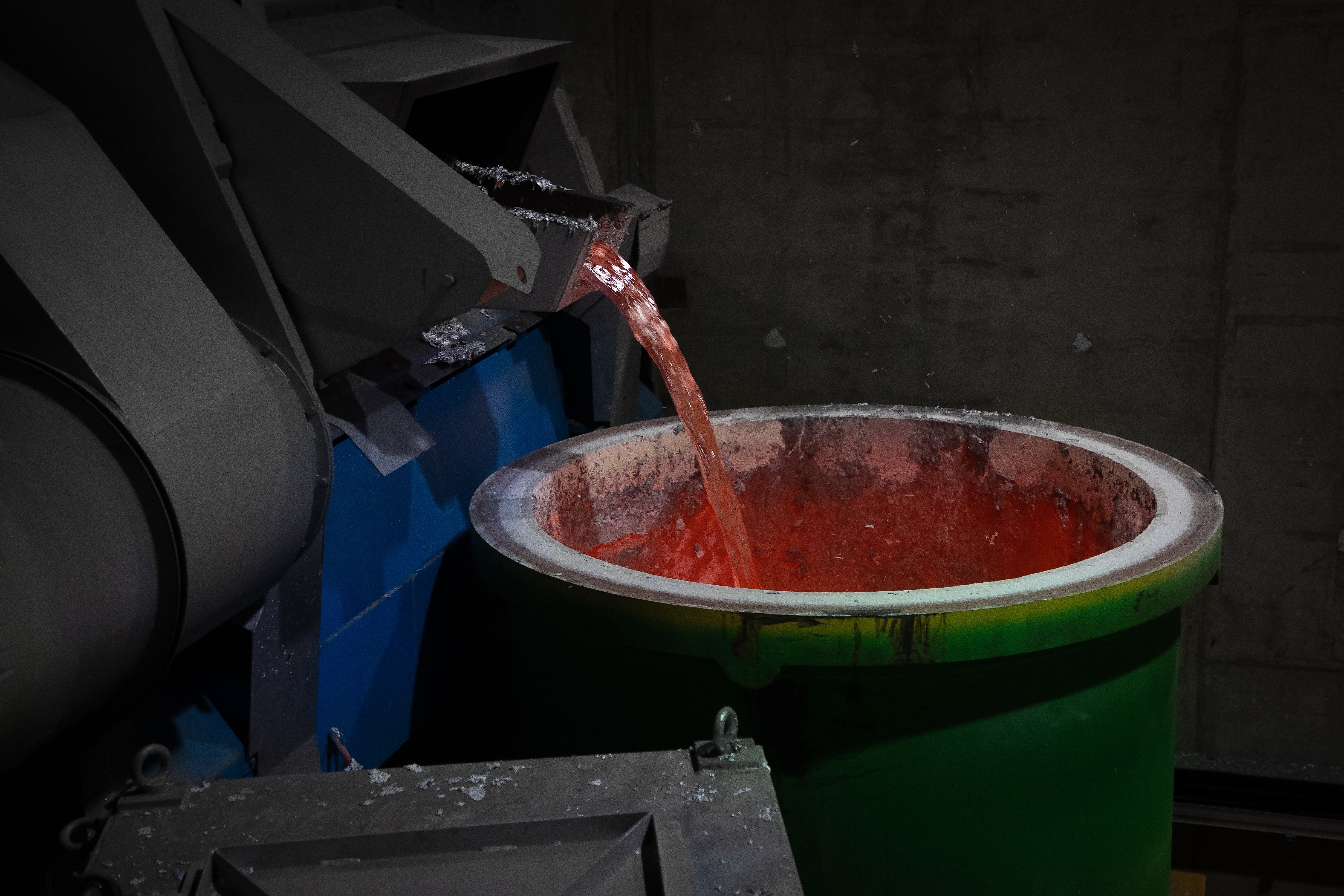 Induksjonsovnen gir nytt liv til gammelt aluminium samtidig som den er drevet på ren elektrisitet.