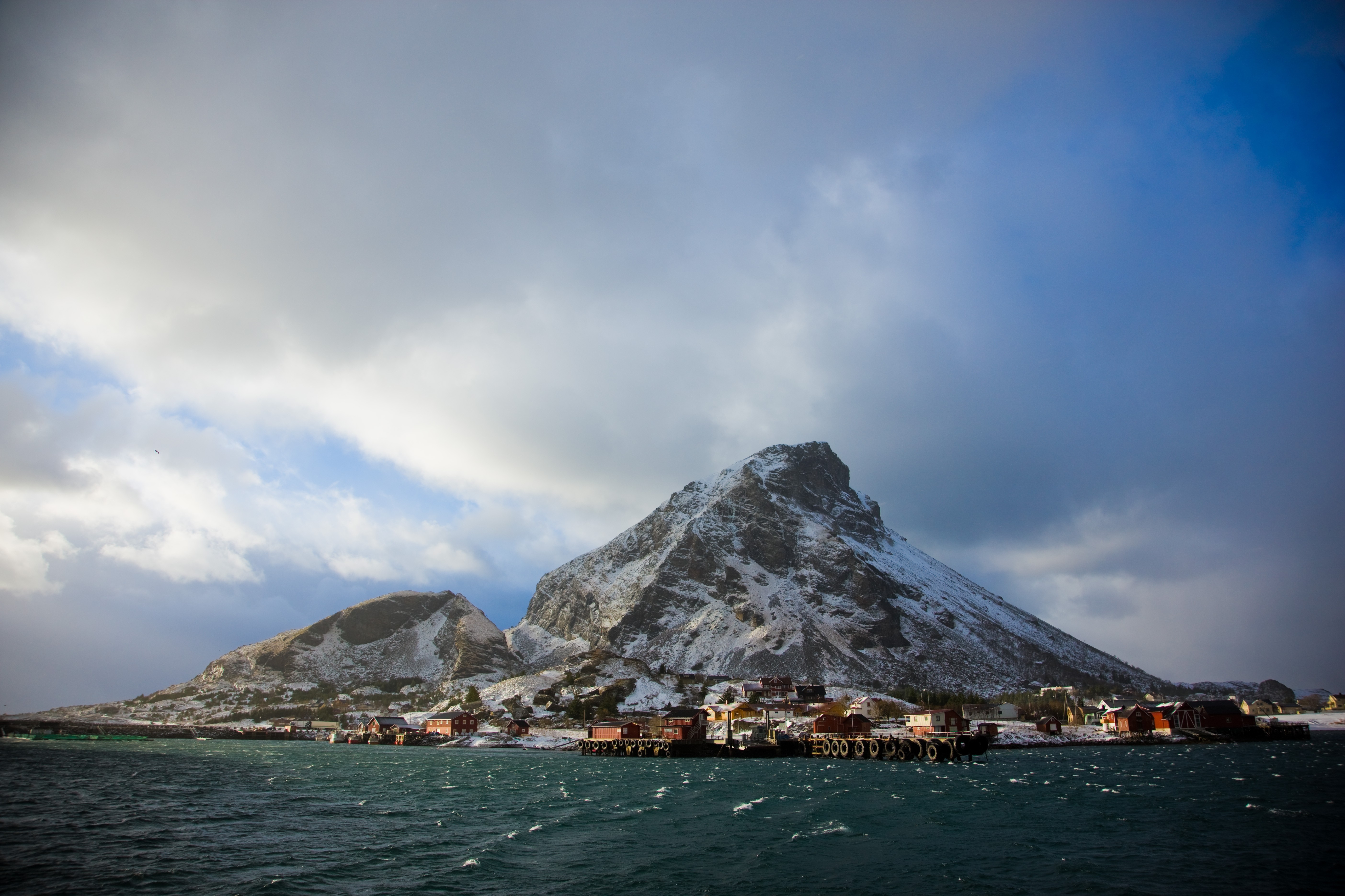 Lovund - øya hvor administrasjon og slakteri holder til