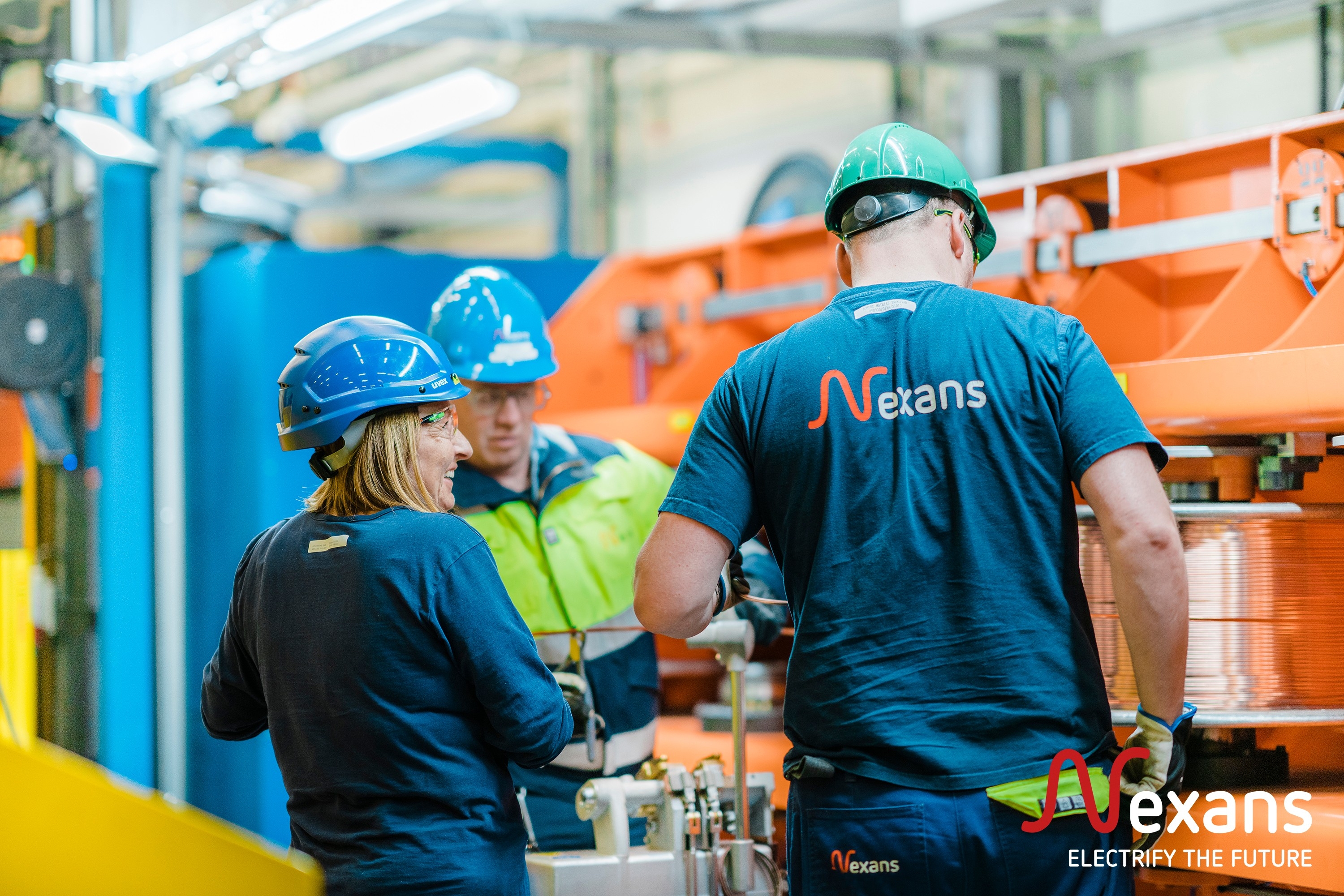 Arbeidet er i gang i fabrikken. 