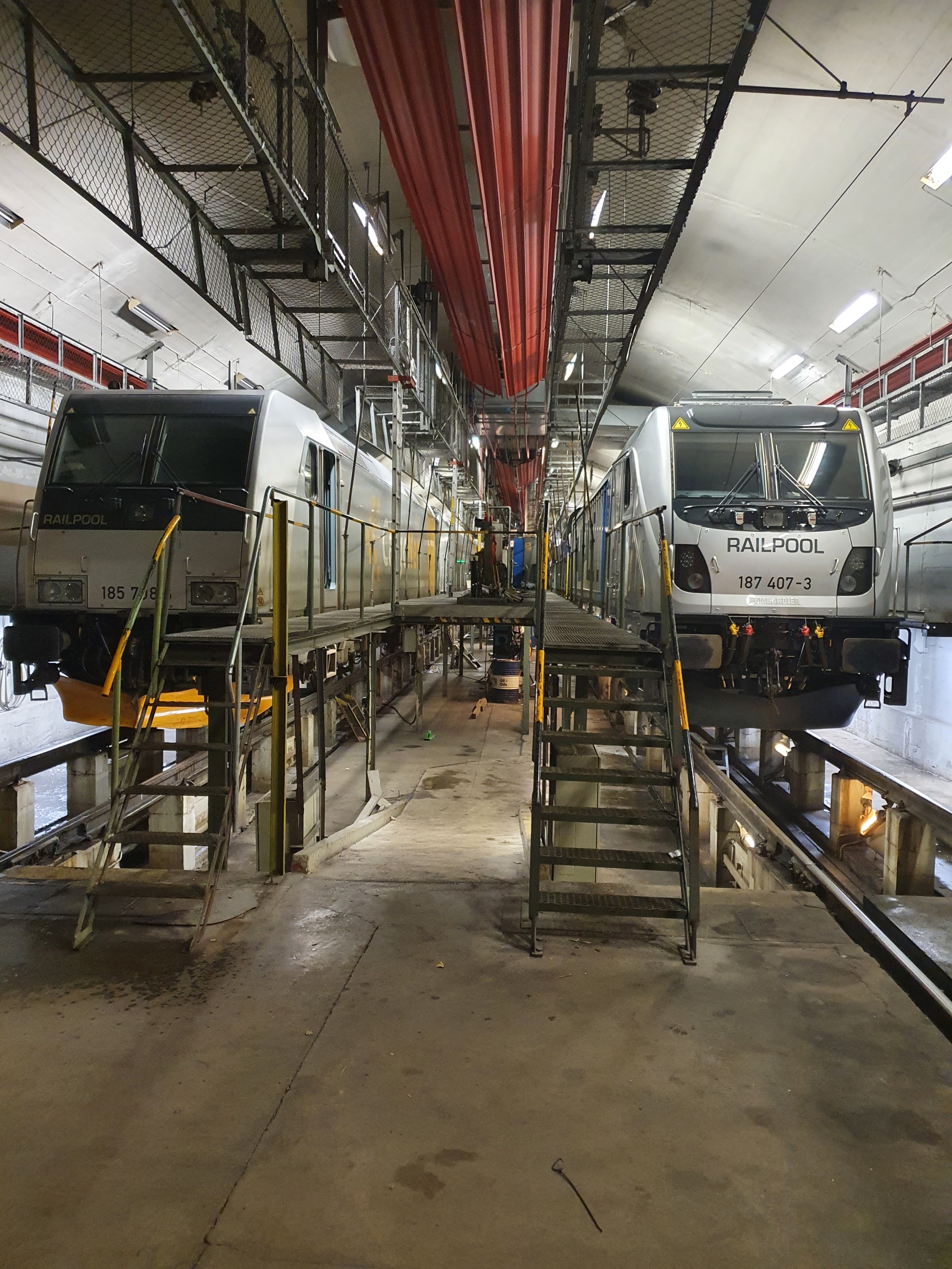 Lokomotiv TRAXX BR185 AC2 (venstre) og TRAXX BR187 AC3 (høyre)