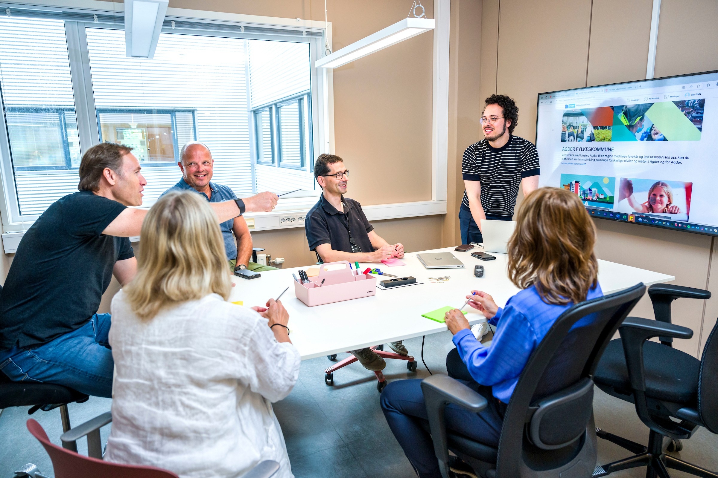 Det nye fylkeshuset er bygget som et aktivitetsbasert arbeidsplasskonsept. Dette gjør vi for å legge til rette for organisasjonspolitikken i praksis, noe som må til for å løse samfunnsoppdraget vårt. 