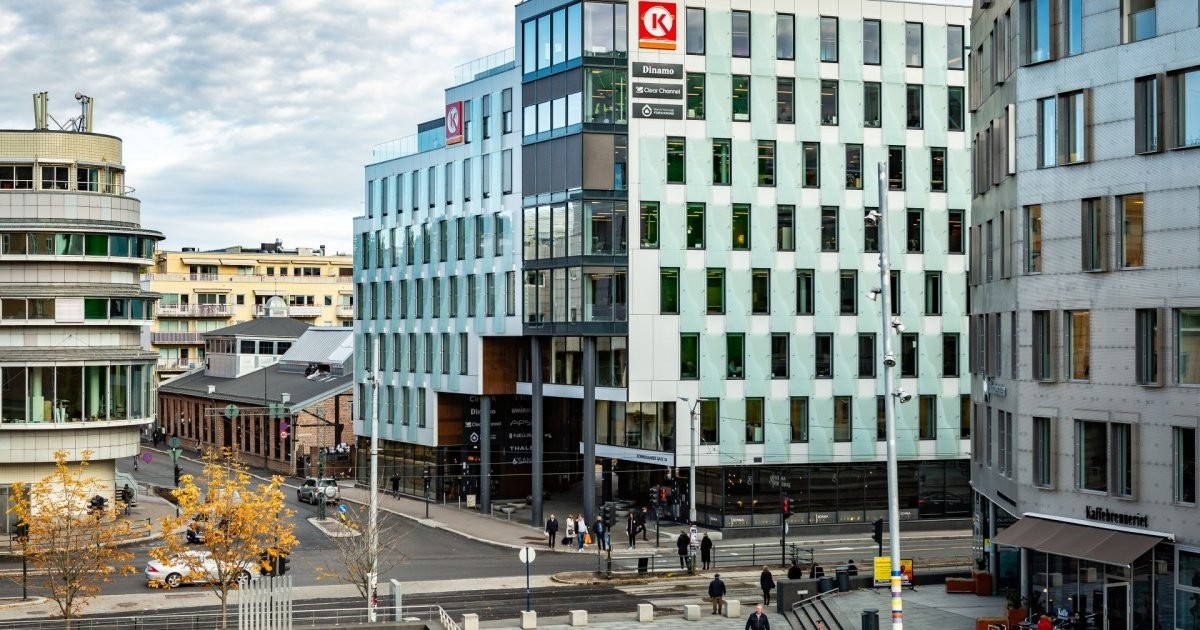 Moderne lokaler på Grønland med gunstig kantineordning. Fleksibel arbeidstid og muligheter for hjemmekontor.
