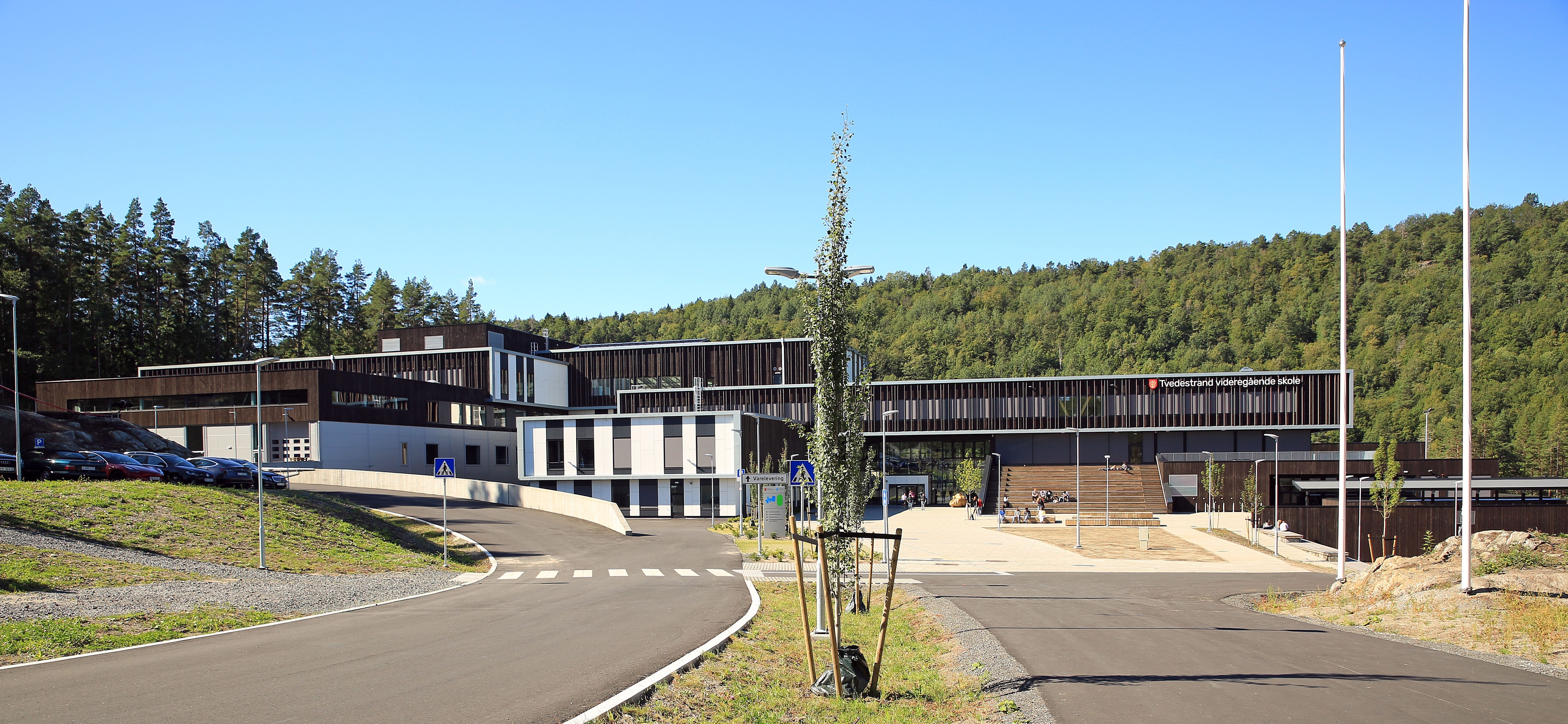 Våre skoler i Agder sikrer framtiden med et godt utdanningstilbud og en satsing på nullutslipp, solenergi og gjenbruk. 