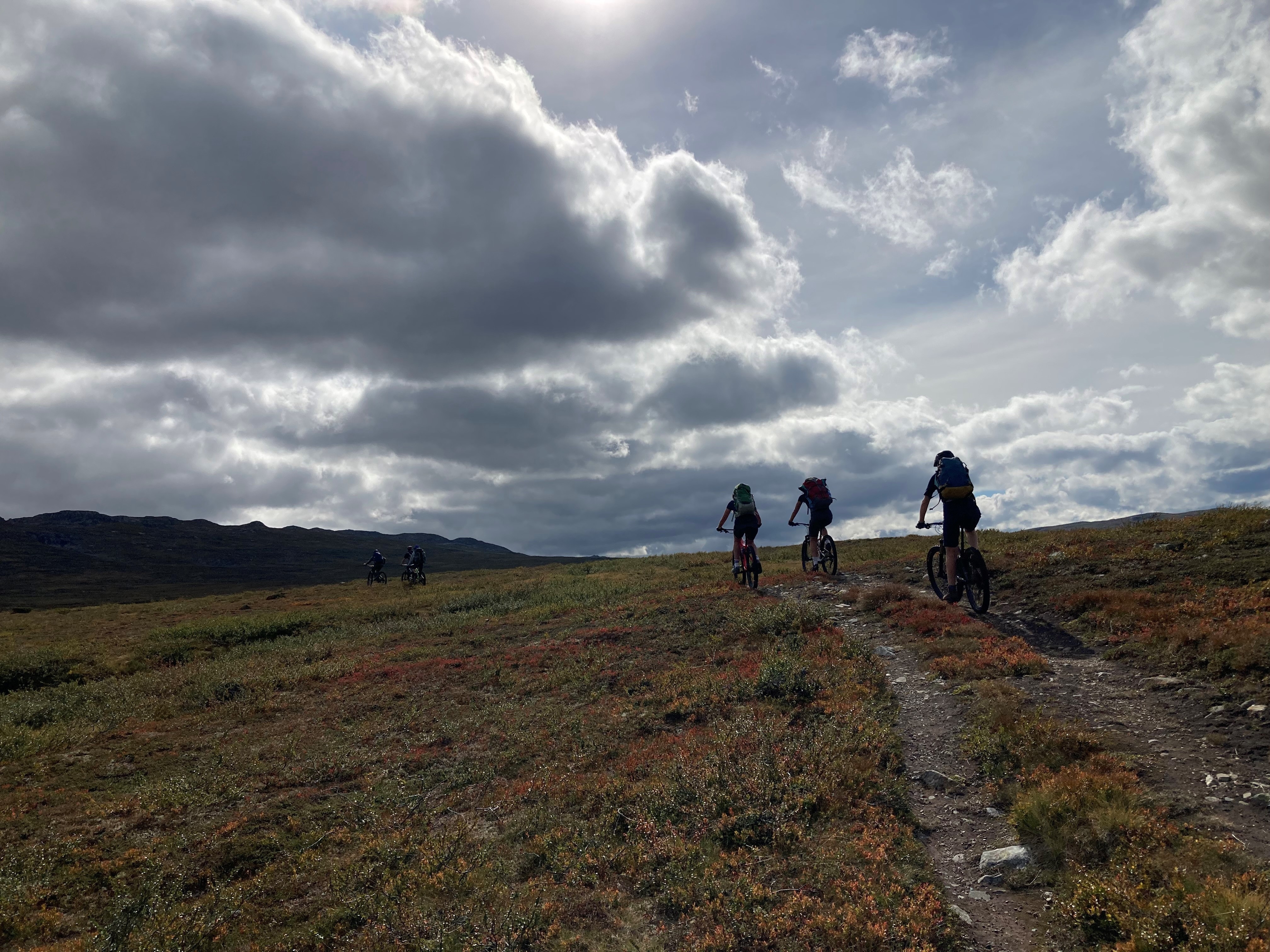 Fra kysten i sør til fjellene i nord er Agder et fylke med mye variasjon. Som lærer på Hovden kan du sammen med elevene oppleve den fantastiske naturen i Setesdal.