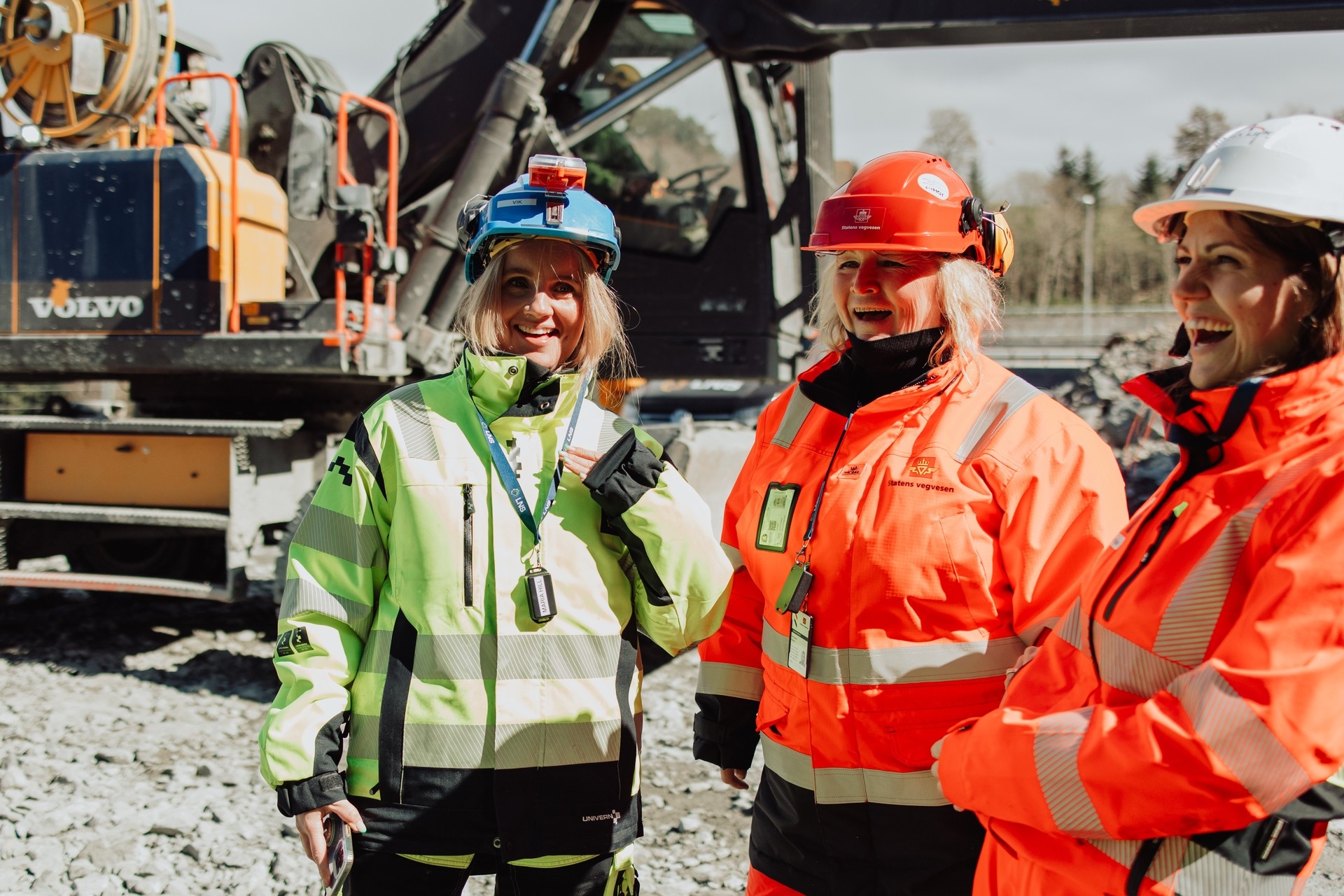 Vi jobber tett og målrettet med våre samarbeidspartnere for å redusere klimagassutslipp, og tar i bruk ny teknologi for å levere ny og sikrere vei på en bærekraftig måte.