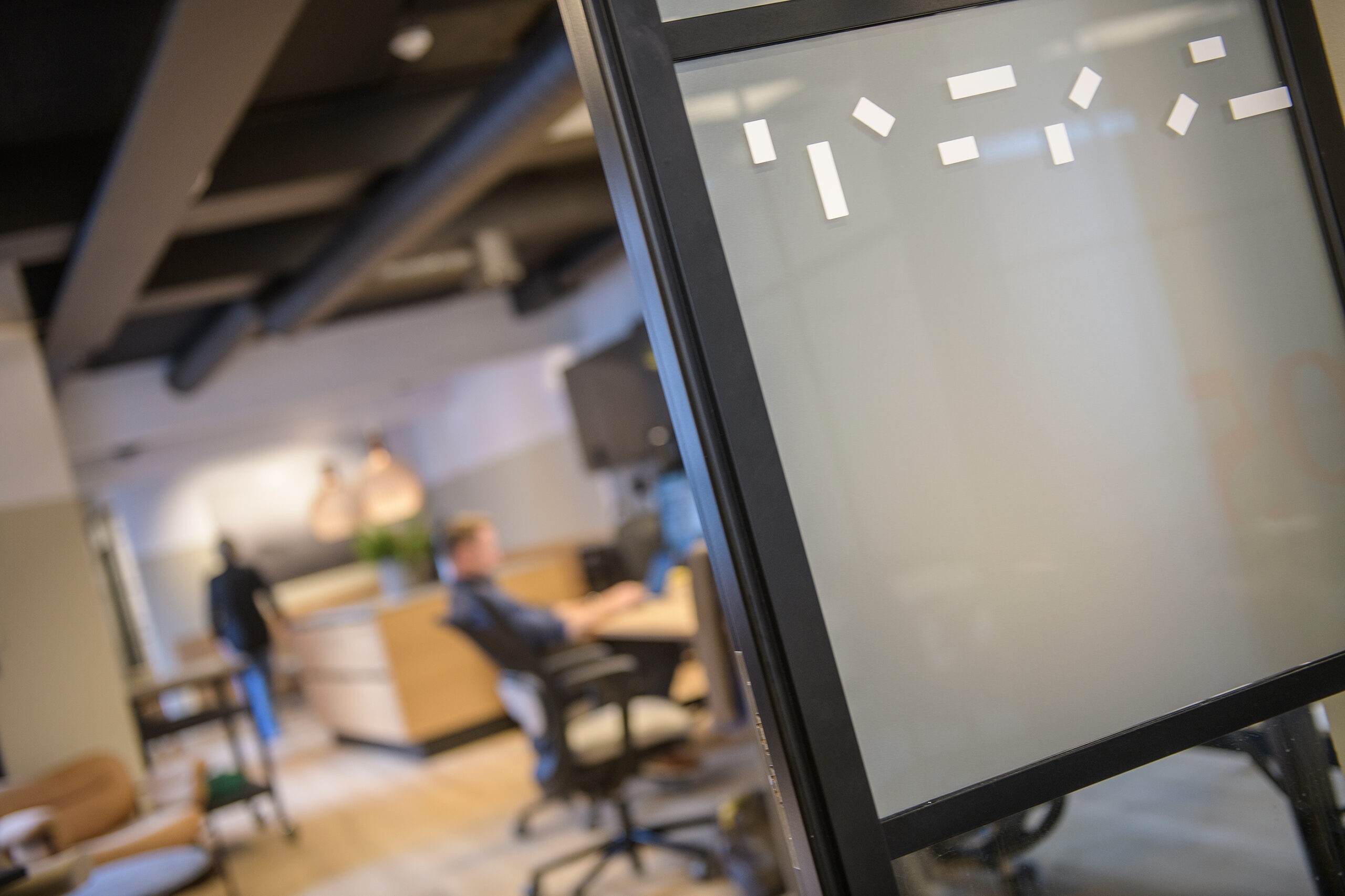 Vi er et miljø som prioriterer kunnskap om kommunikasjon og markedsføring. Alle våre ansatte har bakgrunn fra fagområdene vi rekrutterer til. 