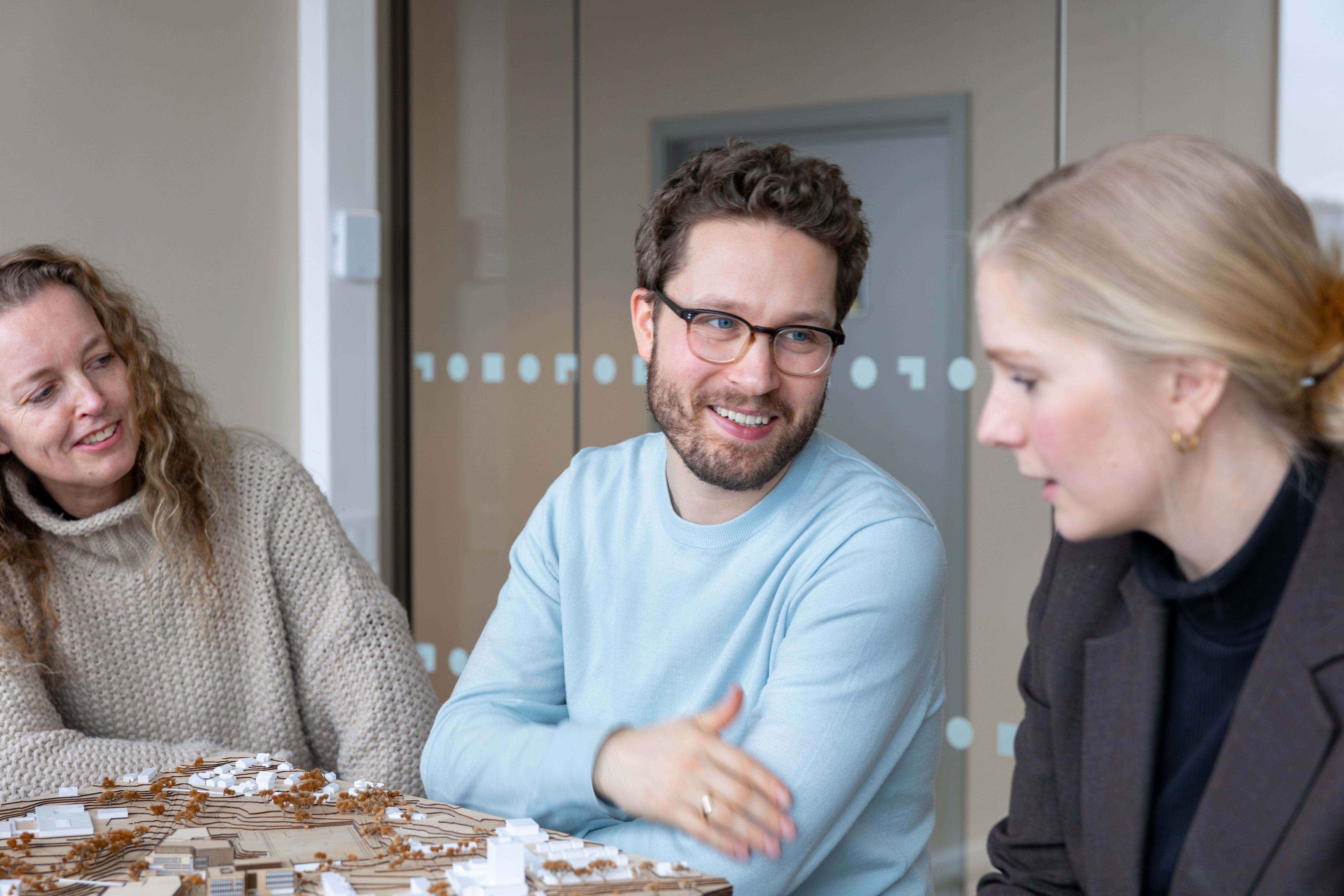 Hos oss får du meningsfylte oppgaver og et utviklende arbeidsmiljø