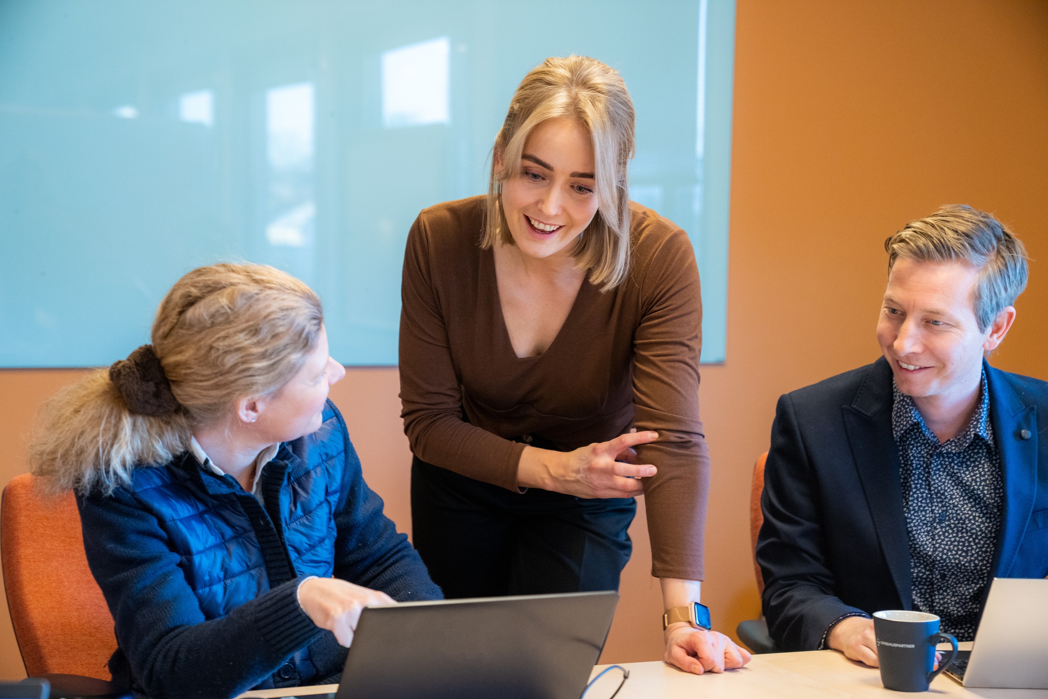 Vi er over 2000 ansatte fordelt på 9 lokasjoner.