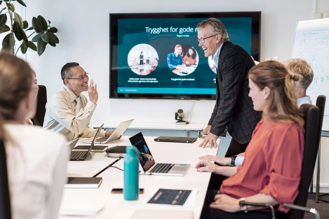 Vi ser på mangfold knyttet til kjønn, alder, og bakgrun, og er opptatt av å sikre et sterkt og variert team, som vil ivareta selskapet behov for fremtiden