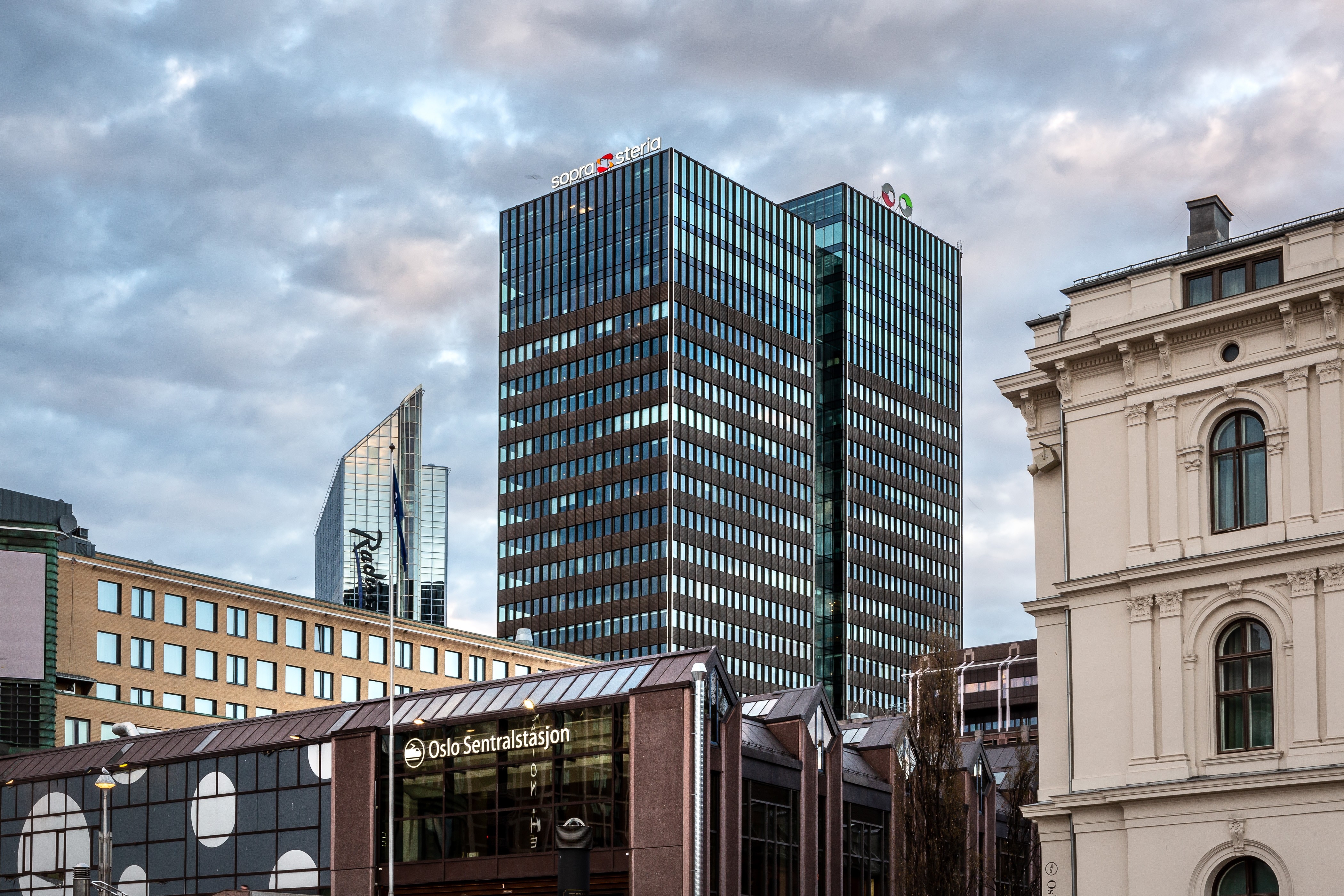 Vårt hovedkontor holder til i flotte og moderne kontorlokaler i Posthuset ved Oslo S .