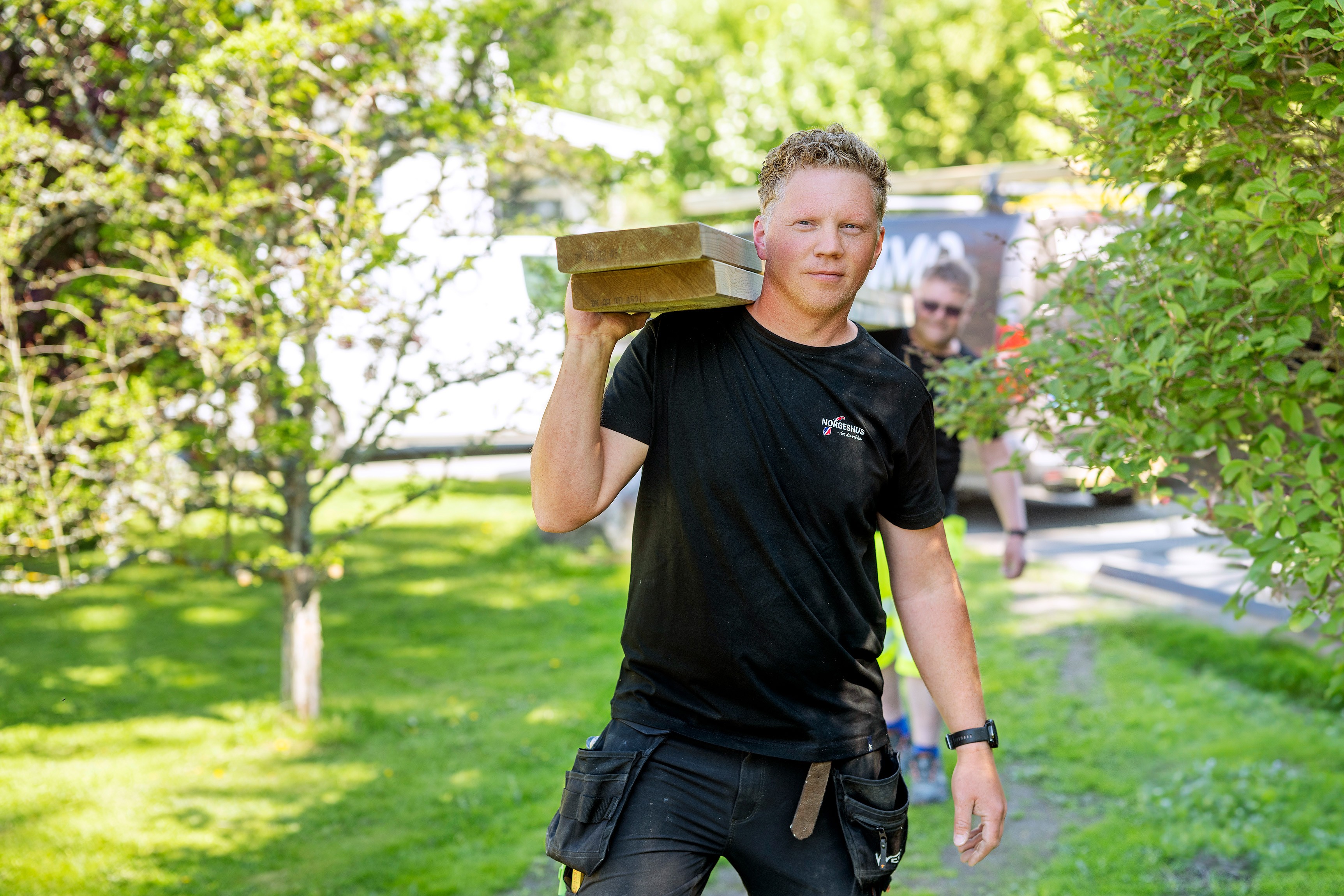 Med lokale forhandlere og fagfolk på laget, tilbyr vi alt fra boliger og hytter til rehabilitering og tilbygg – alltid tilpasset deg.